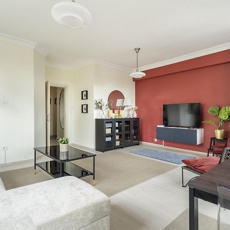 Modern Flat With Balcony On Bagdat Street Appartement Istanboel Buitenkant foto