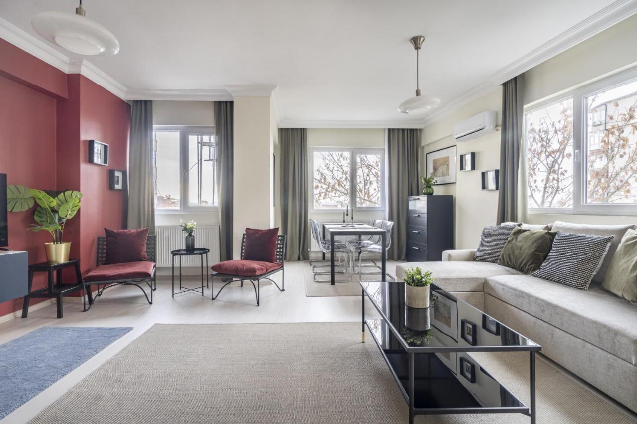Modern Flat With Balcony On Bagdat Street Appartement Istanboel Buitenkant foto