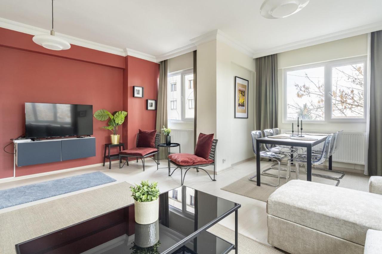 Modern Flat With Balcony On Bagdat Street Appartement Istanboel Buitenkant foto